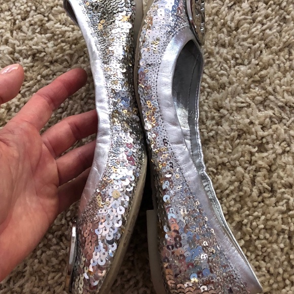 tory burch gold and silver sequin flat size 7. - Picture 4 of 4